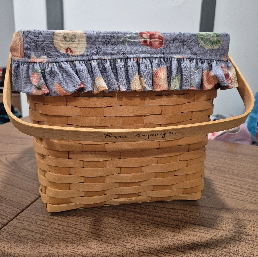 Perfect! Longaberger Grandma Bonnies Pie Basket
